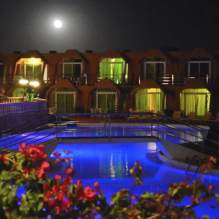 La Piramide Apartman Costa de Antigua